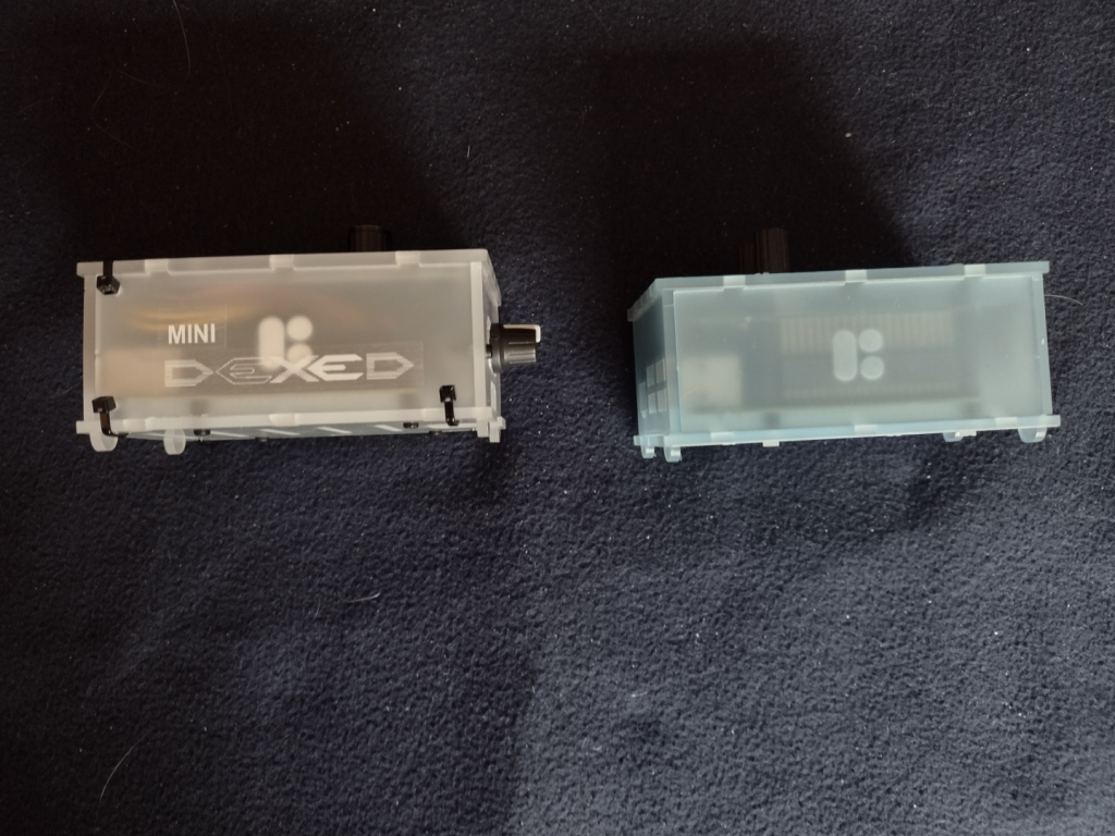 Picture of the MiniDexed (on the left) and the pisound (on the right) viewed from the front.