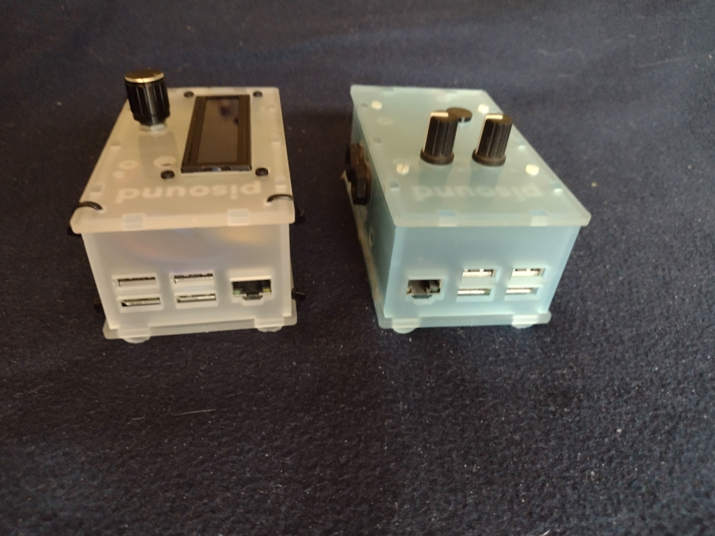 Picture of the MiniDexed (on the left) and the pisound (on the right) viewed from the left side.